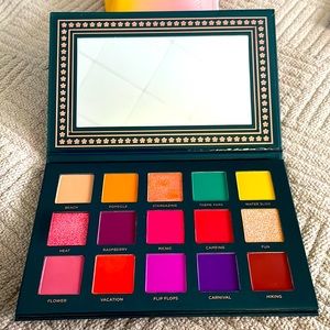 Ace Beaute eyeshadow pallet in Nostalgia